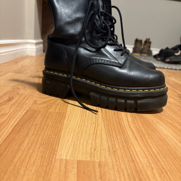 Jadon doc martens size 7 - Picture 5 of 6